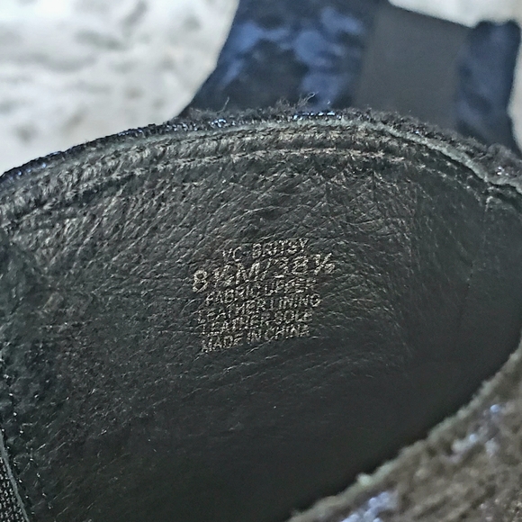 VINCE CAMUTO Britsy Ankle Boot - Picture 6 of 7